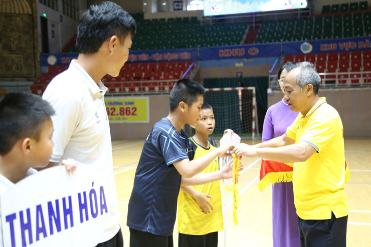 GiaiBongdaU9morong2025-3.jpg
