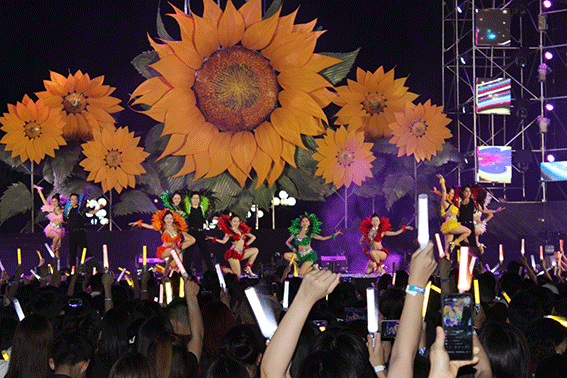 Concert26042025-1.gif