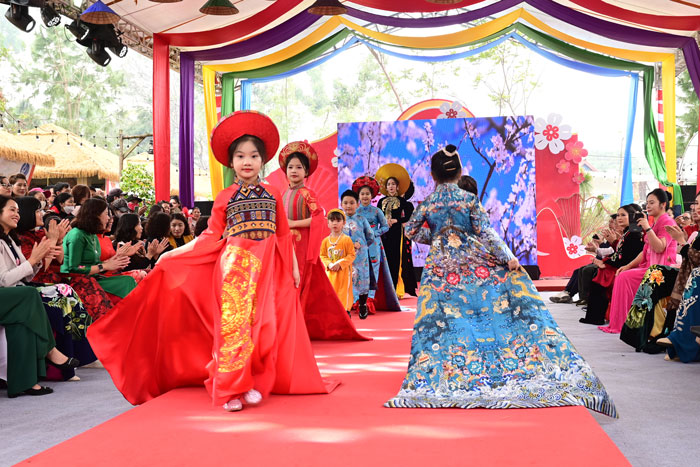 TrinhdienAodai14022025-2.jpg