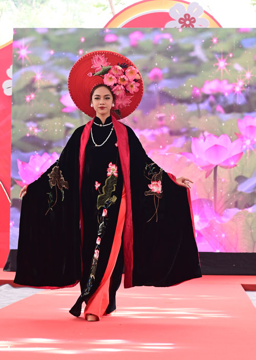 TrinhdienAodai14022025-3.jpg